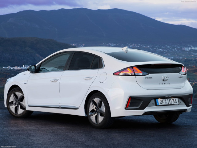 Hyundai Ioniq фото