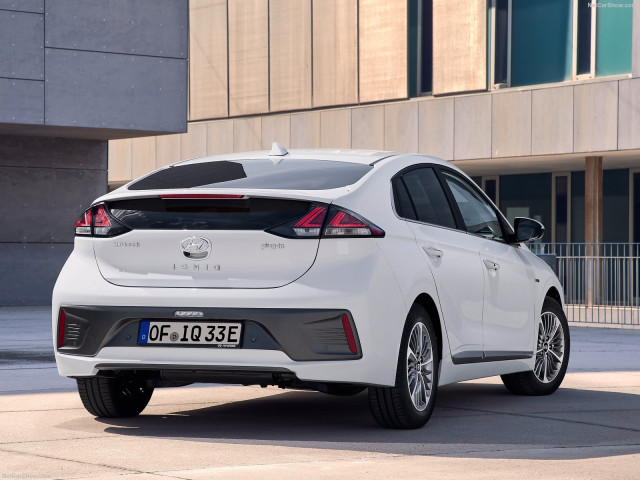 Hyundai Ioniq фото