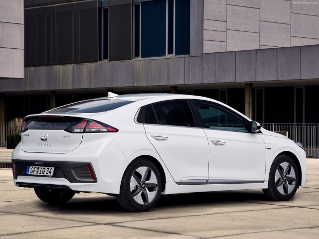 Hyundai Ioniq фото