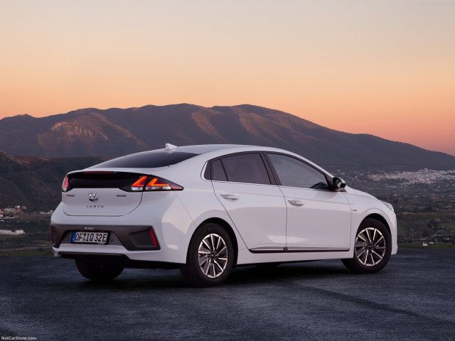 Hyundai Ioniq фото