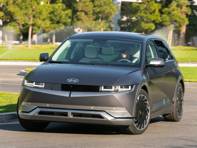 Hyundai Ioniq фото