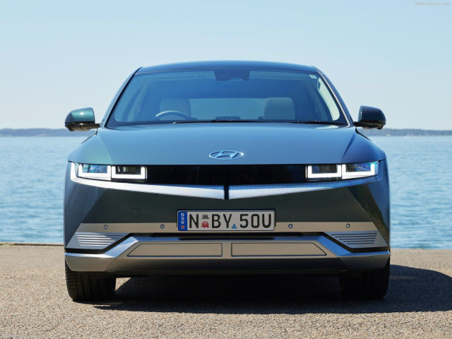 Hyundai Ioniq фото