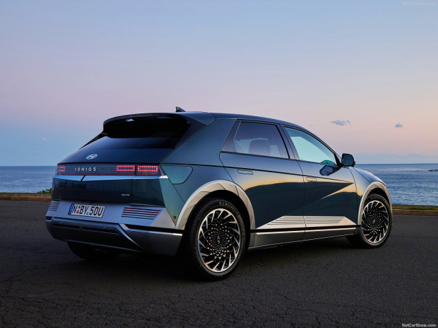 Hyundai Ioniq фото