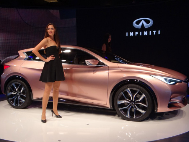 Infiniti QX30 фото