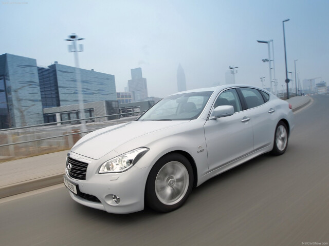 Infiniti M фото