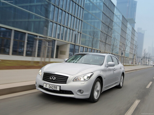Infiniti M фото