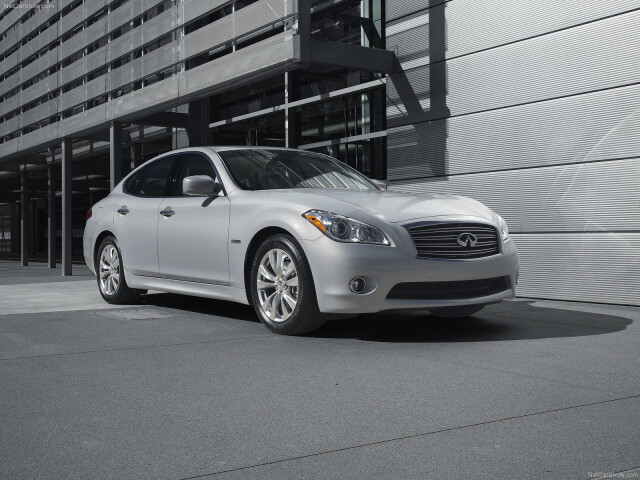 Infiniti M фото