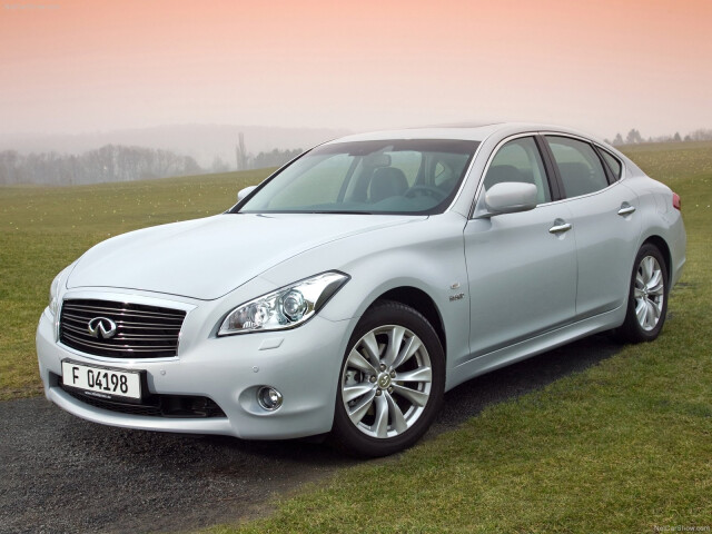 Infiniti M фото