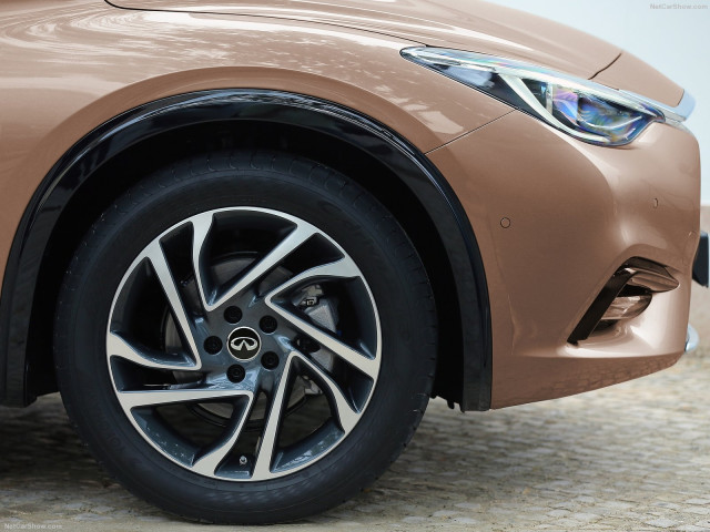 Infiniti Q30 фото