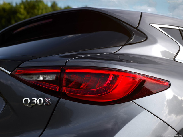 Infiniti Q30 фото