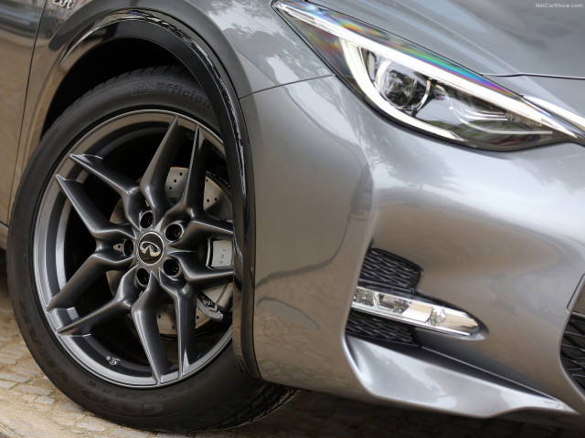 Infiniti Q30 фото