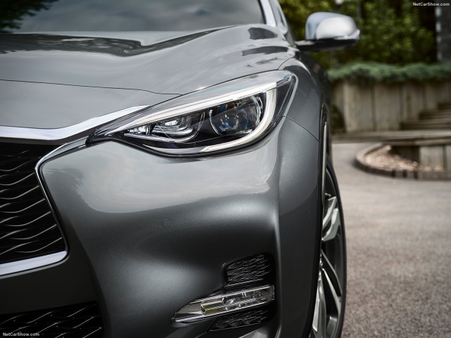 Infiniti Q30 фото