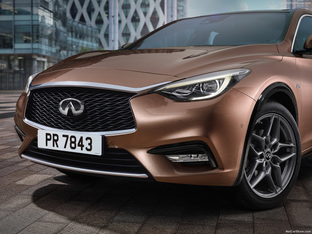 Infiniti Q30 фото