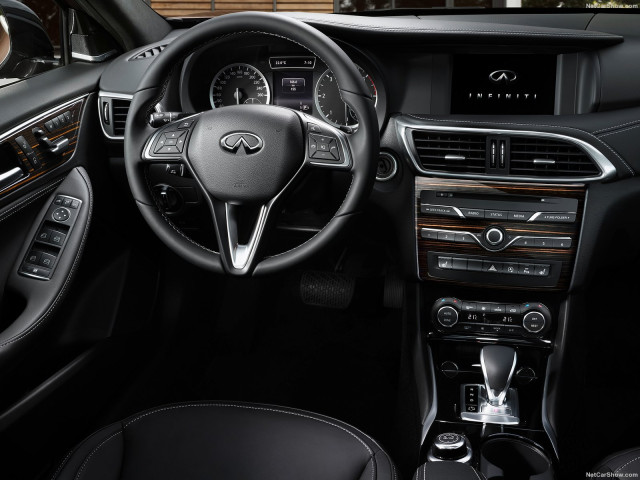 Infiniti Q30 фото