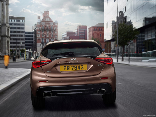 Infiniti Q30 фото