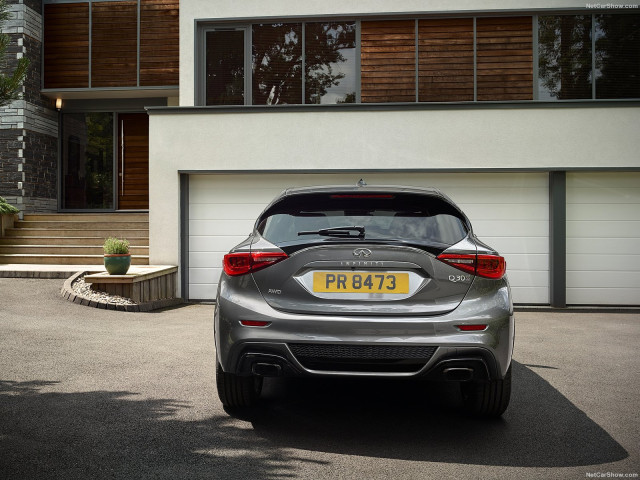 Infiniti Q30 фото