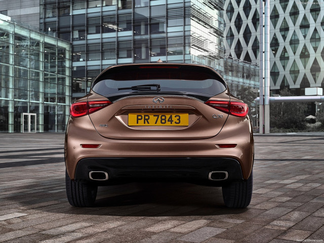 Infiniti Q30 фото