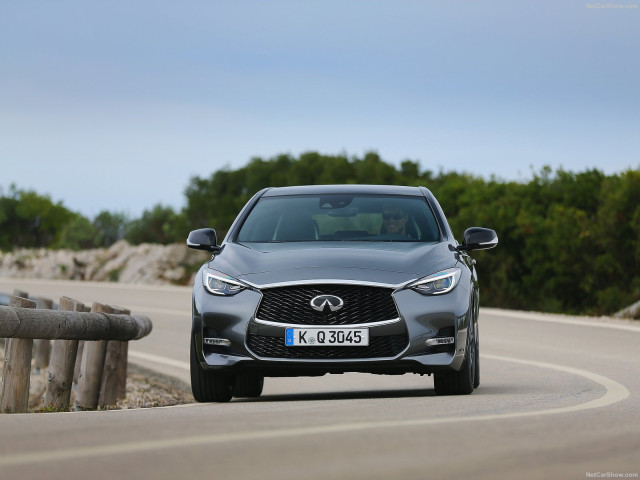 Infiniti Q30 фото