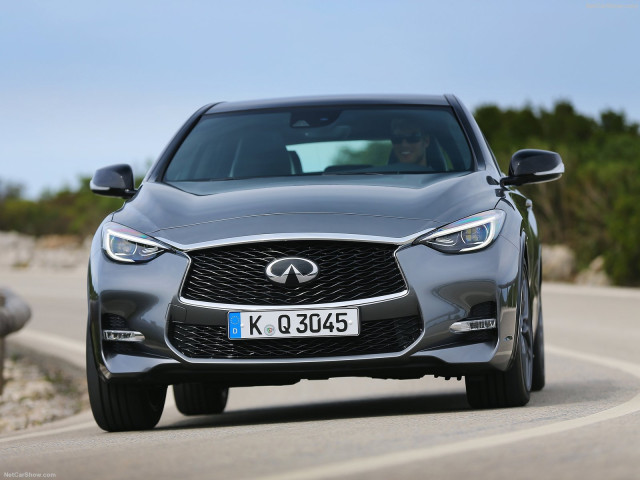 Infiniti Q30 фото