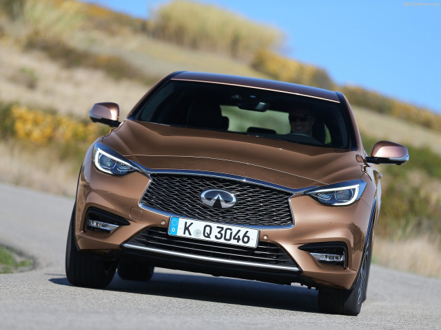 Infiniti Q30 фото