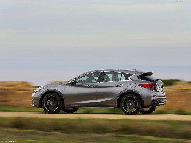 Infiniti Q30 фото