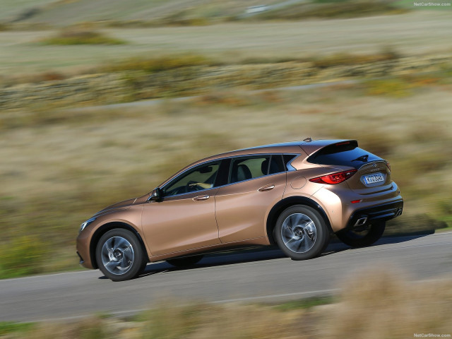 Infiniti Q30 фото