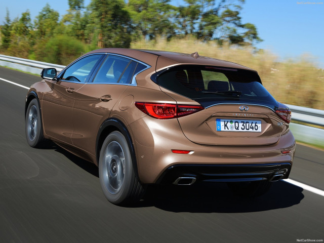 Infiniti Q30 фото