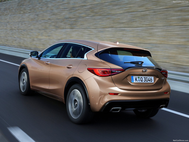 Infiniti Q30 фото