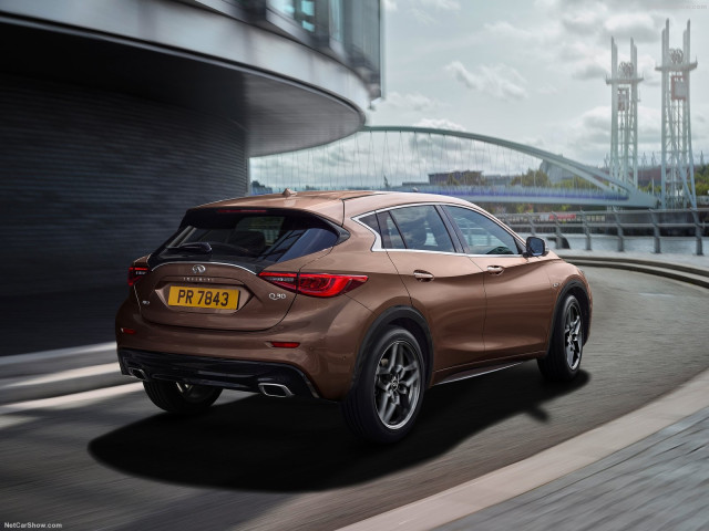 Infiniti Q30 фото