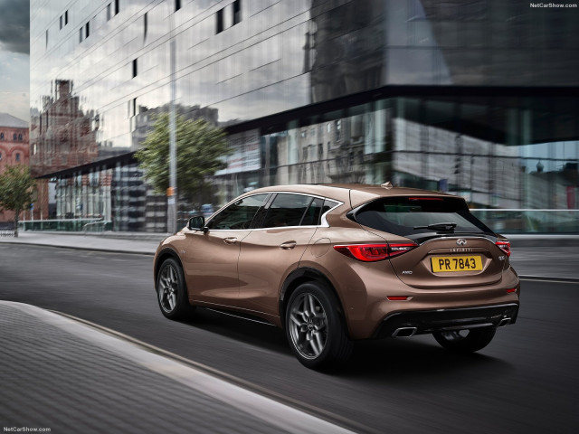 Infiniti Q30 фото