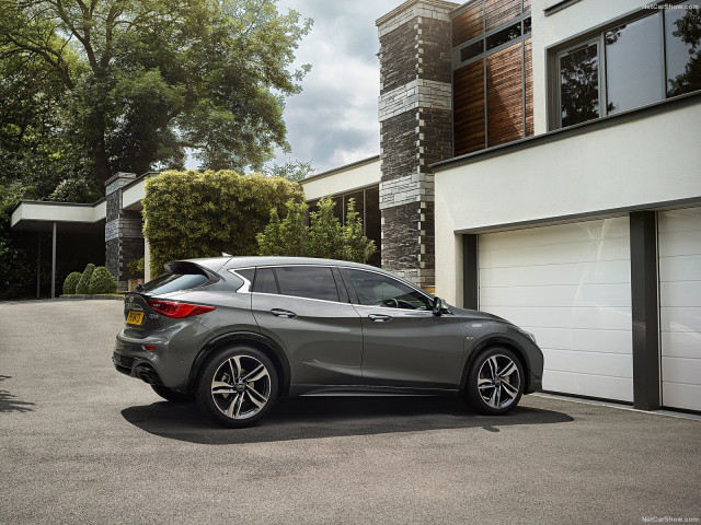 Infiniti Q30 фото