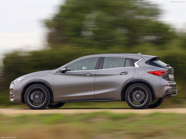 Infiniti Q30 фото