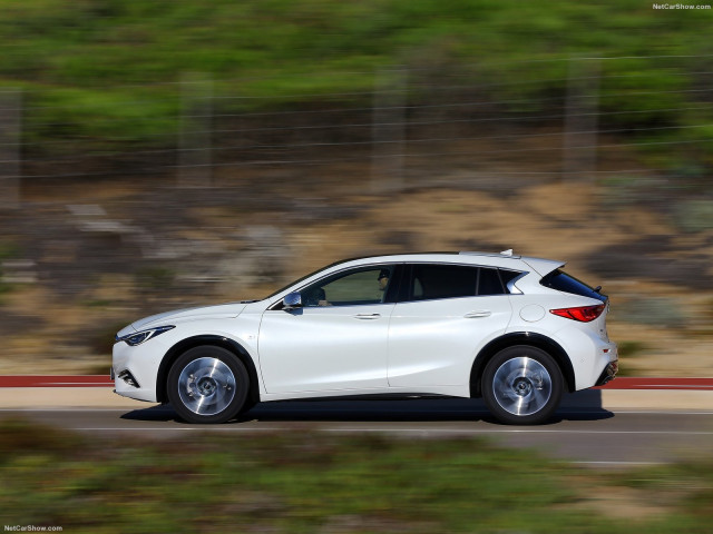 Infiniti Q30 фото