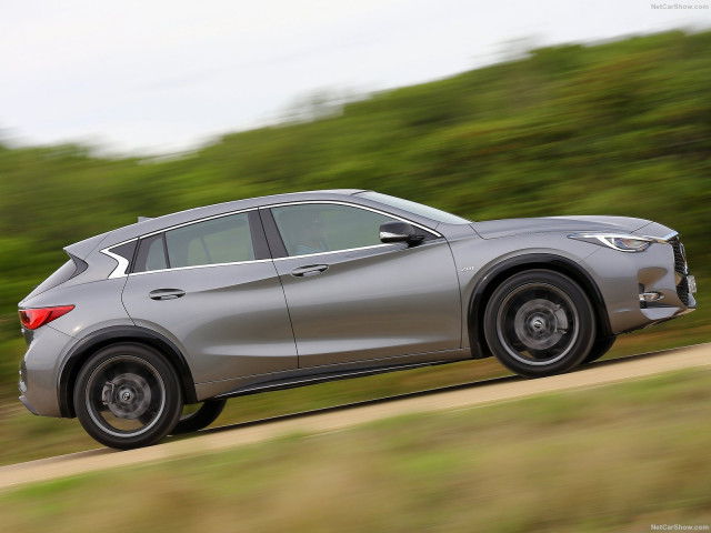 Infiniti Q30 фото