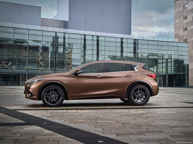 Infiniti Q30 фото