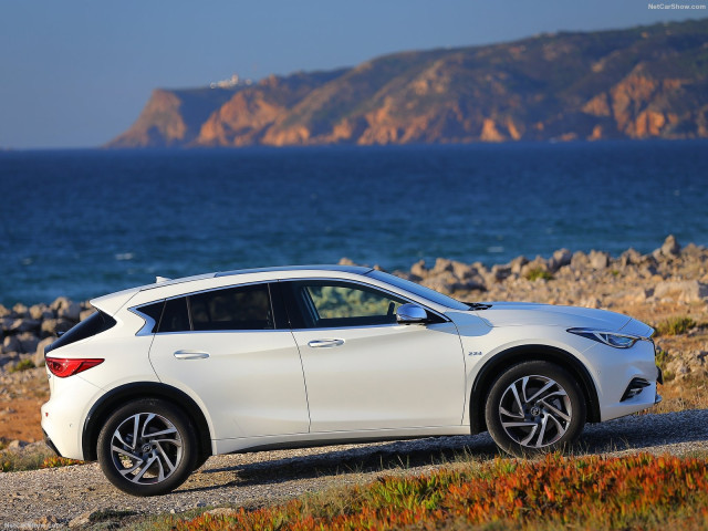 Infiniti Q30 фото