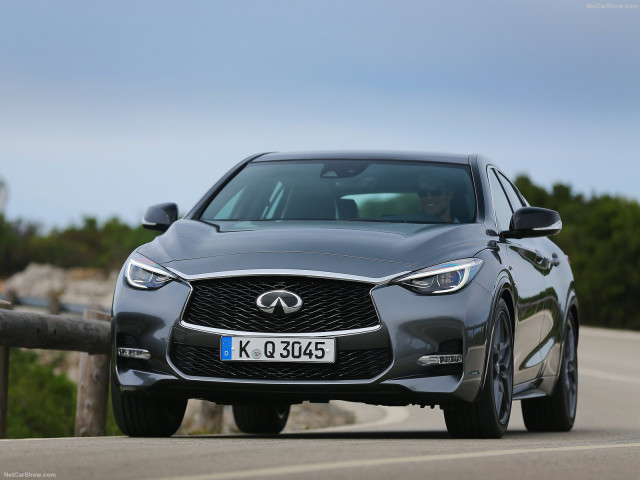 Infiniti Q30 фото