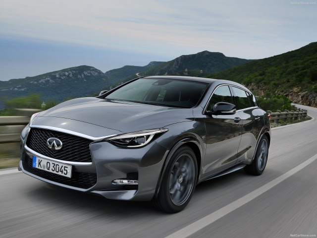 Infiniti Q30 фото