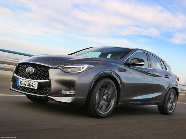 Infiniti Q30 фото