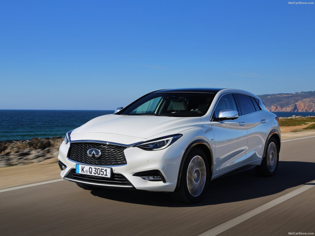 Infiniti Q30 фото