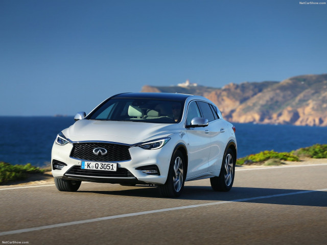 Infiniti Q30 фото