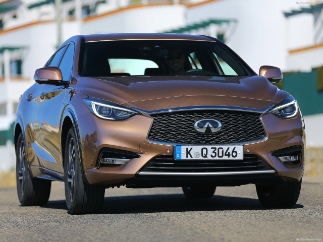 Infiniti Q30 фото