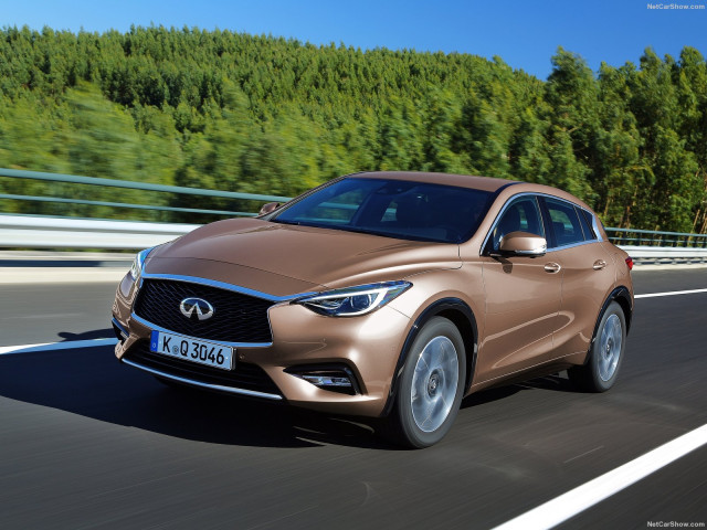 Infiniti Q30 фото