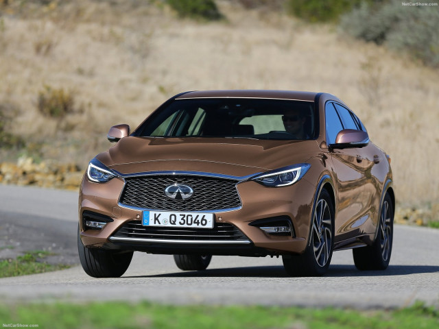 Infiniti Q30 фото