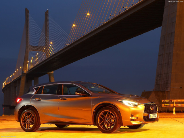 Infiniti Q30 фото