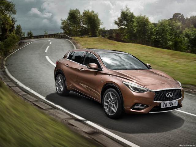 Infiniti Q30 фото