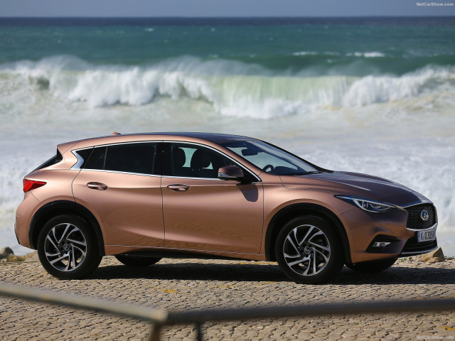 Infiniti Q30 фото