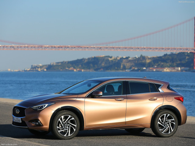 Infiniti Q30 фото