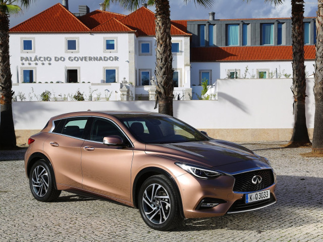 Infiniti Q30 фото