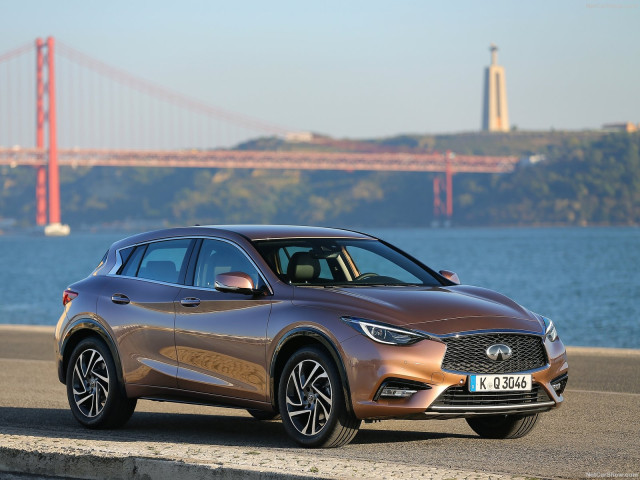 Infiniti Q30 фото